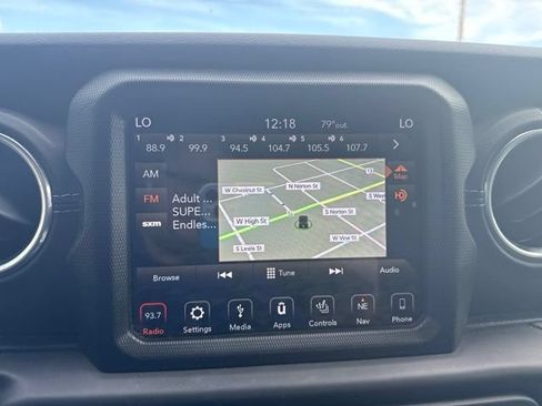 Used 2018 Jeep Wrangler Unlimited Sahara AWD/4WD image 27