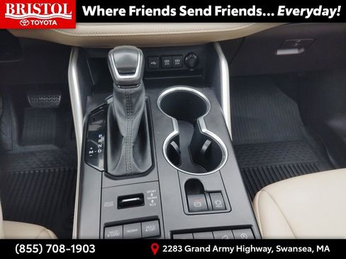 Used 2021 Toyota Highlander XLE AWD/4WD image 27