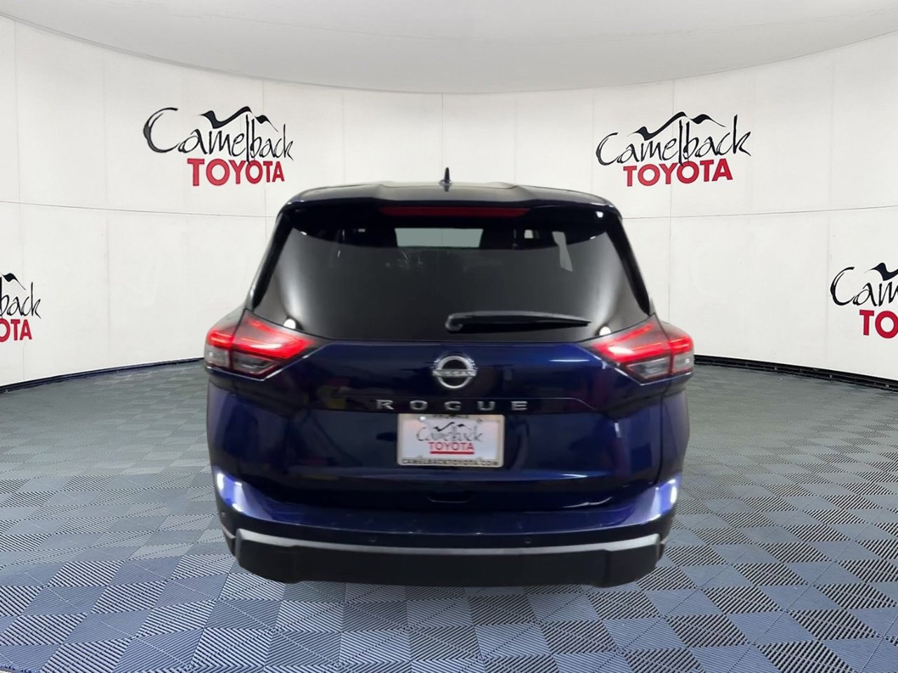 Used 2025 Nissan Rogue SV FWD image 3