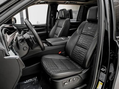 Used 2023 Cadillac Escalade ESV V image 25