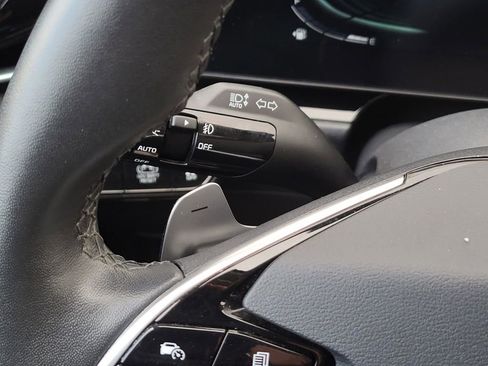 Used 2023 Kia Niro EX Touring image 27