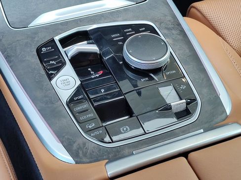 Used 2024 BMW X7 xDrive40i w/ Premium Package AWD/4WD image 31
