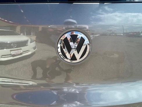 Used 2011 Volkswagen Tiguan S image 10