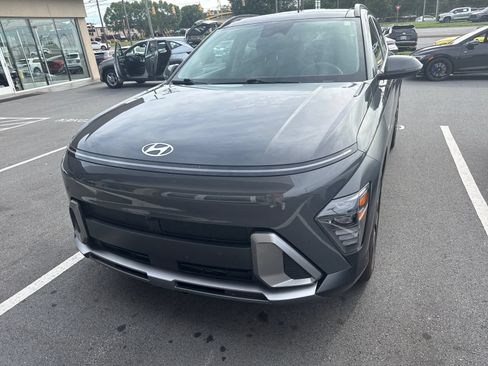 Used 2025 Hyundai Kona Limited FWD image 2