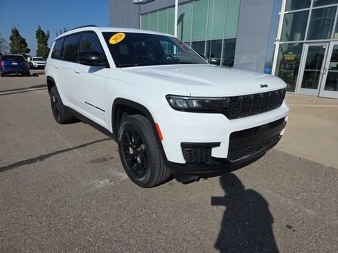 Used 2024 Jeep Grand Cherokee L Laredo AWD/4WD image 3