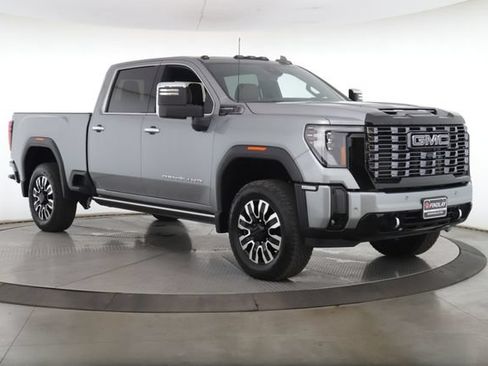 Used 2026 GMC Sierra 2500 Denali Ultimate AWD/4WD image 2