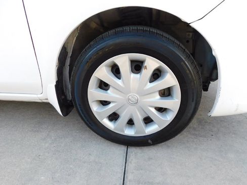 Used 2017 Nissan Versa SV image 9