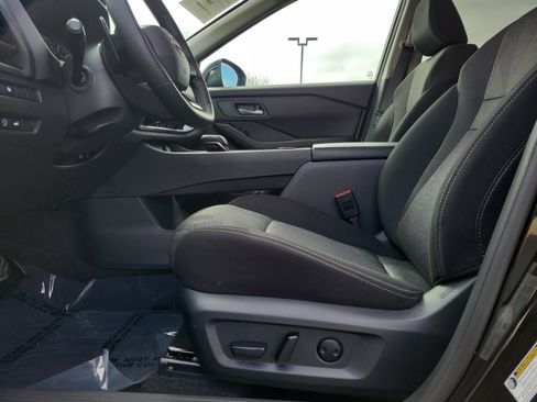 Used 2025 Nissan Rogue SV image 16