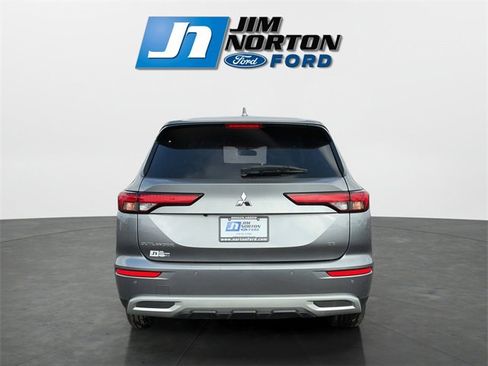Used 2024 Mitsubishi Outlander SE image 4