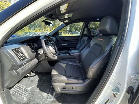 Used 2024 Nissan Pathfinder Rock Creek image 11