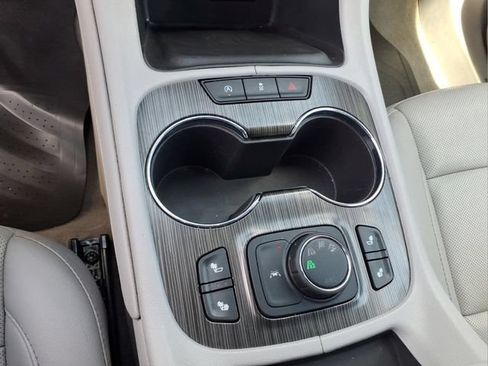 Used 2023 GMC Acadia SLT AWD/4WD image 28