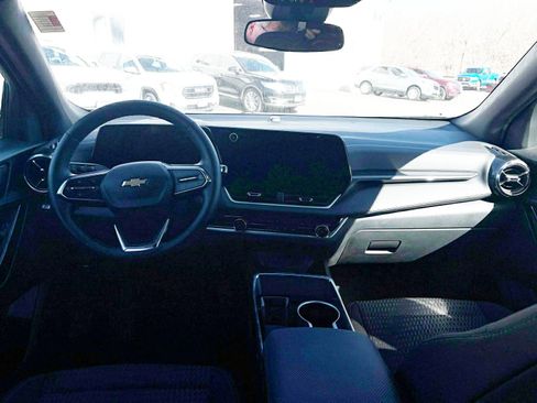 Used 2025 Chevrolet Equinox LT AWD/4WD image 11