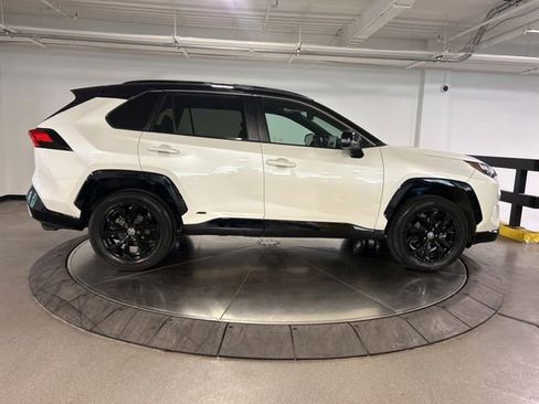 Used 2022 Toyota RAV4 XSE AWD/4WD image 9
