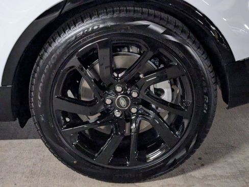 New 2025 Land Rover Discovery Dynamic SE image 10