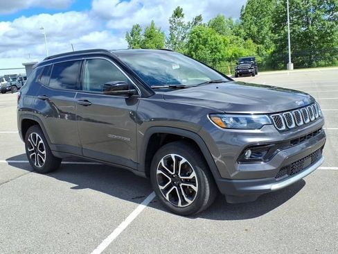 Used 2023 Jeep Compass Limited AWD/4WD image 2