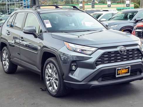 Used 2023 Toyota RAV4 XLE Premium FWD image 18