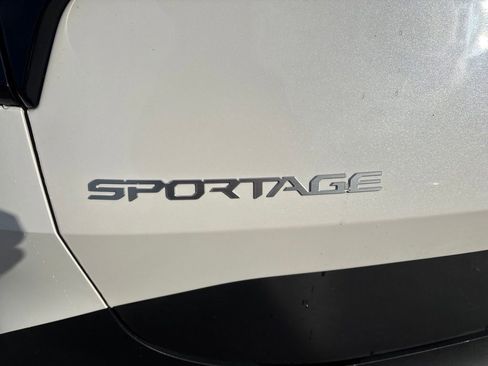 Certified 2025 Kia Sportage EX w/ EX Premium Package AWD/4WD image 17