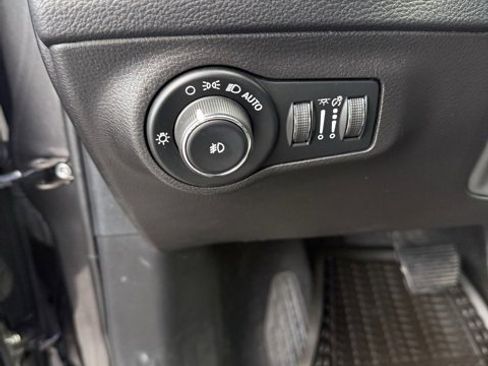 Used 2020 Jeep Compass Limited image 16