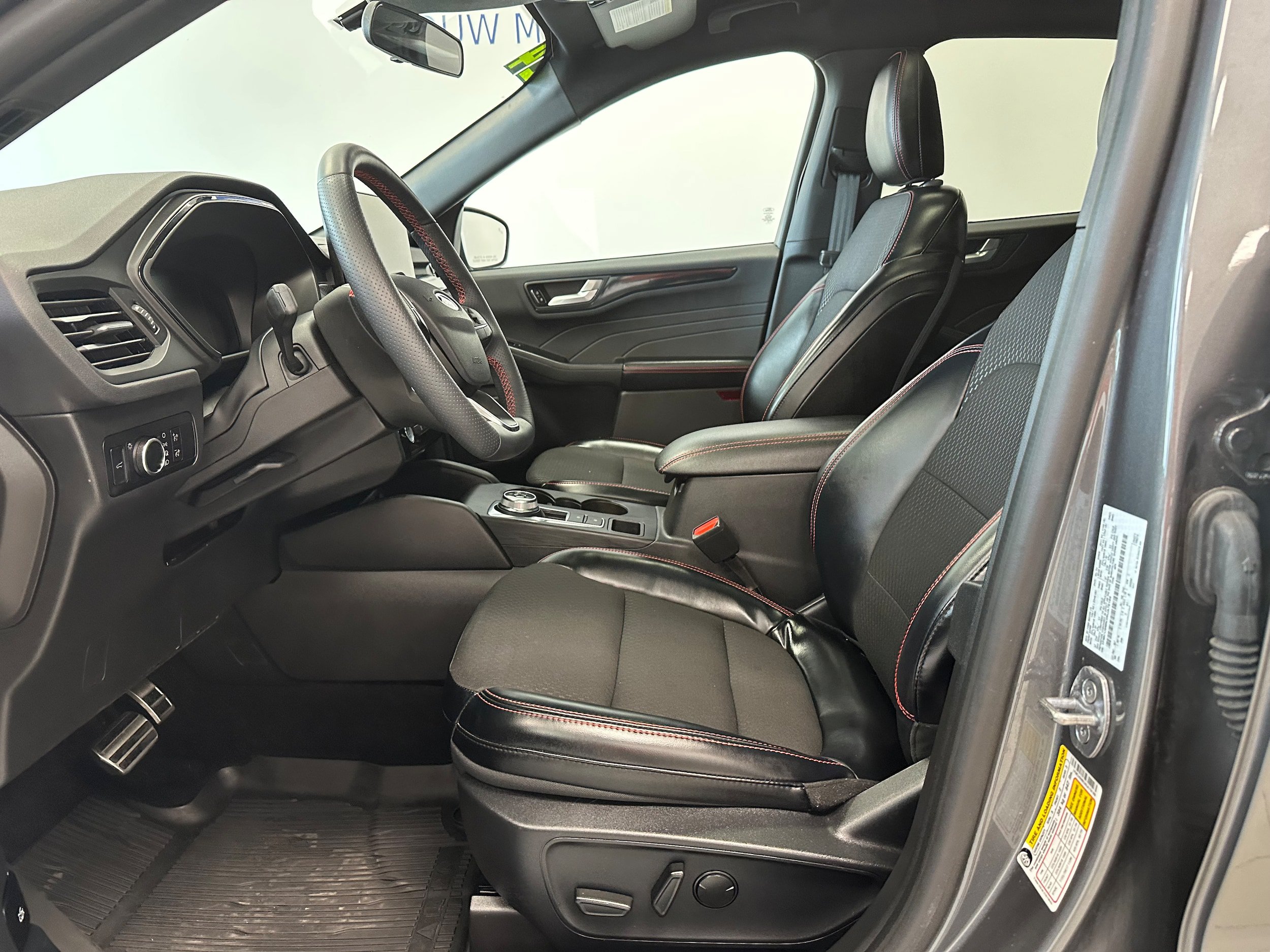 Used 2024 Ford Escape ST-Line w/ Tech Pack #1 AWD/4WD image 10