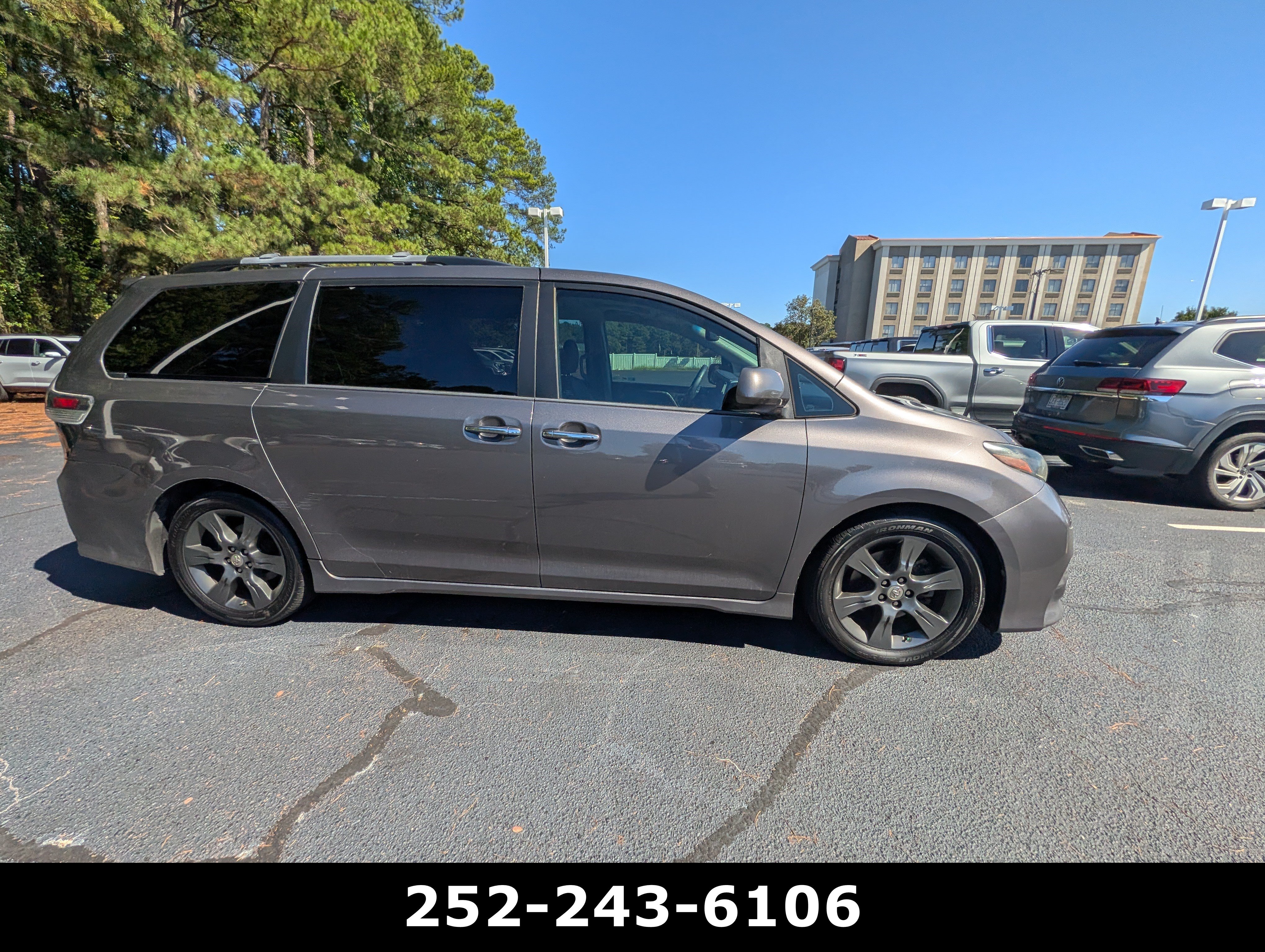 Used 2016 Toyota Sienna SE Premium FWD image 5