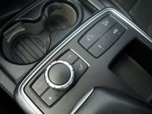 Used 2014 Mercedes-Benz ML 63 AMG 4MATIC image 21