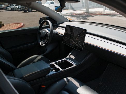 Used 2022 Tesla Model Y Performance AWD/4WD image 26
