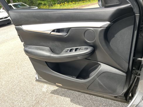 Used 2019 INFINITI QX50 Luxe w/ Navigation Package image 17