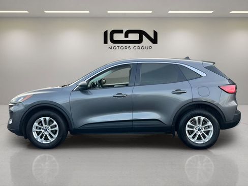 Used 2022 Ford Escape SE image 2
