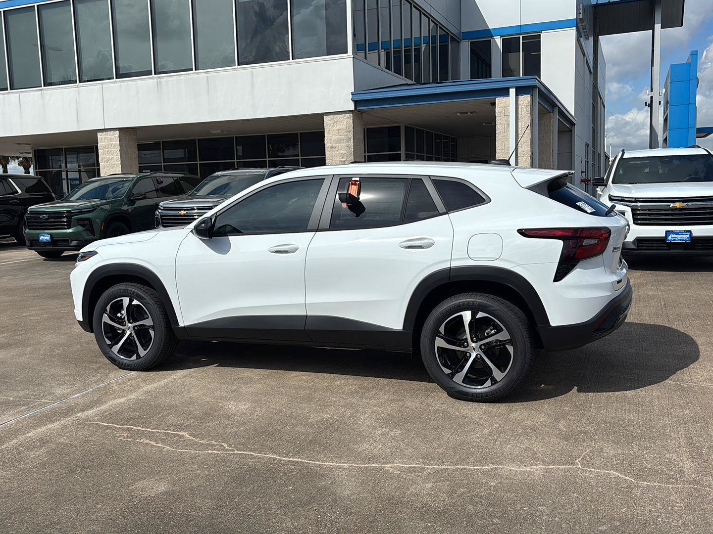 New 2026 Chevrolet Trax RS w/ Sunroof Package FWD image 18