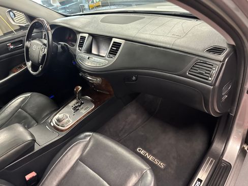 Used 2009 Hyundai Genesis 4.6 w/ Technology Pkg 5 RWD image 11