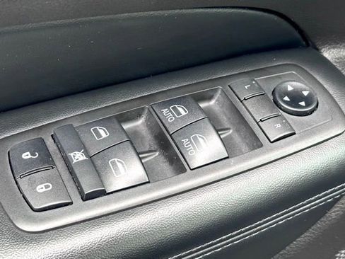 Used 2021 Jeep Grand Cherokee Laredo X image 22