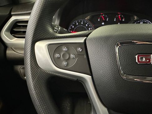 Certified 2023 GMC Acadia SLE w/ Driver Convenience Package image 11