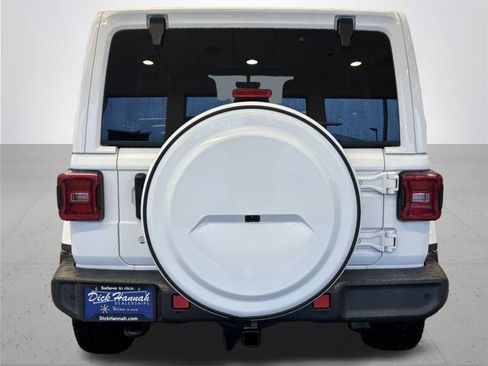 Used 2019 Jeep Wrangler Unlimited Sahara image 8