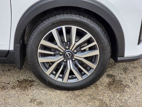 Used 2023 Nissan Kicks SV FWD image 9