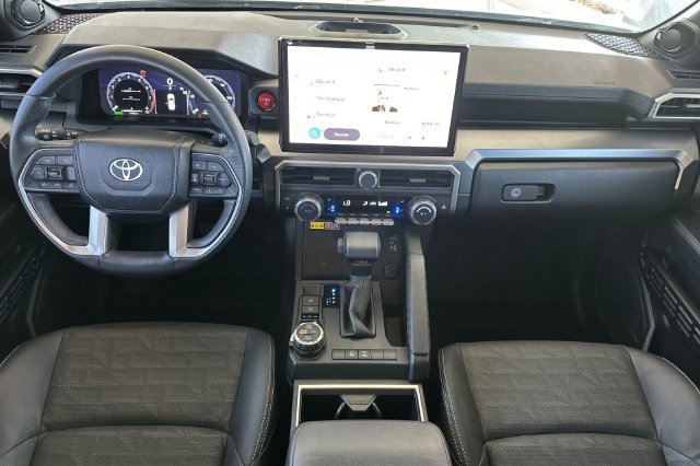 Used 2025 Toyota 4Runner TRD Off-Road Premium AWD/4WD image 17