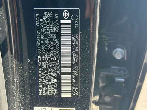 Used 2024 Toyota Prius XLE FWD image 30