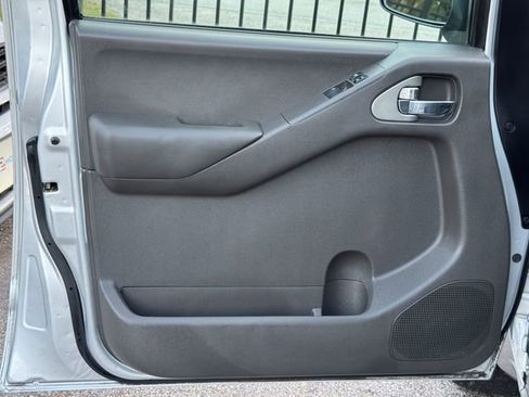 Used 2009 Nissan Frontier SE w/ SE Value Truck Pkg image 26