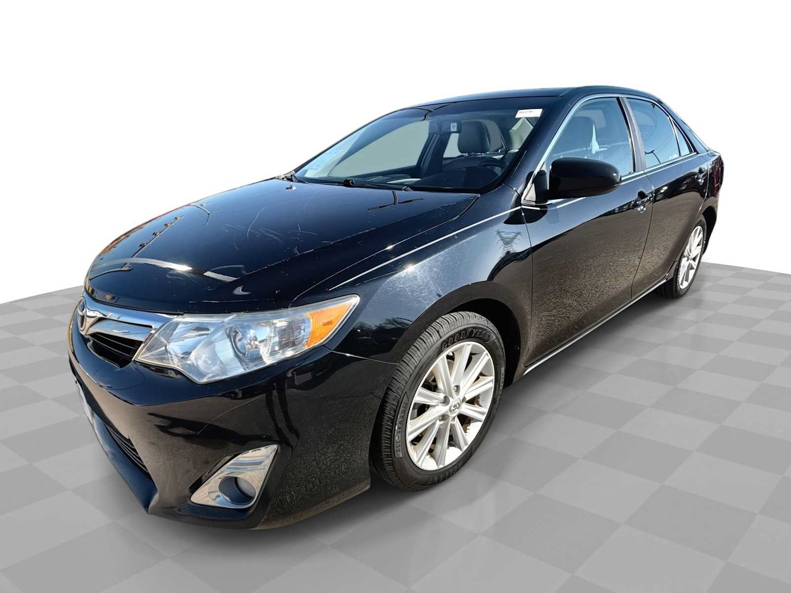 Used 2013 Toyota Camry XLE FWD image 1