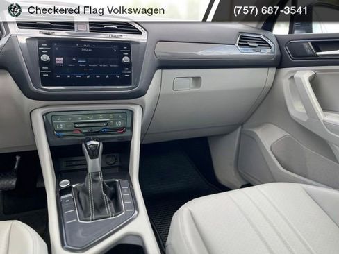 Used 2023 Volkswagen Tiguan SE w/ Panoramic Sunroof Package FWD image 31
