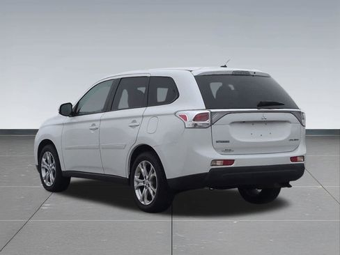 Used 2014 Mitsubishi Outlander SE image 4