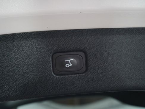 Used 2019 Ford Edge ST w/ Cold Weather Package AWD/4WD image 19