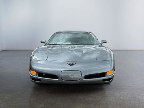 Used 2004 Chevrolet Corvette Coupe w/ Preferred Equipment Group RWD image 8