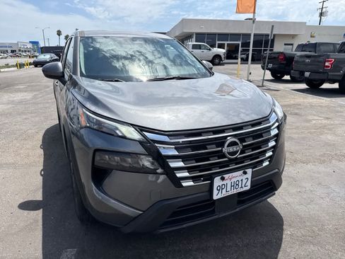 Used 2025 Nissan Rogue SV FWD image 6