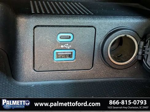 Used 2022 Ford Escape SE w/ SE Sport Appearance Package FWD image 24