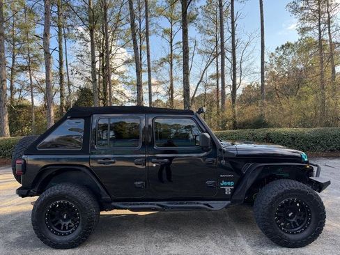 Used 2020 Jeep Wrangler Unlimited Sahara image 11