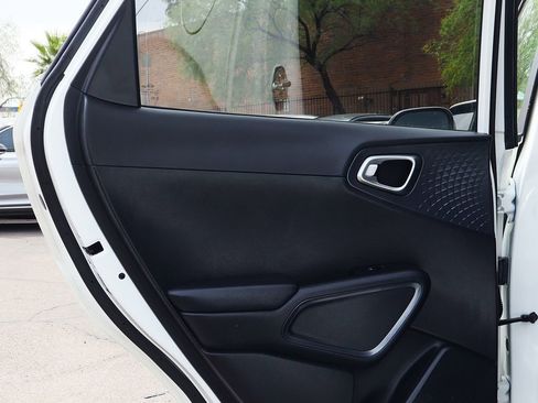 Used 2021 Kia Soul S image 32