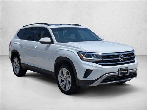 Used 2021 Volkswagen Atlas SE w/ Panoramic Sunroof Package FWD image 3