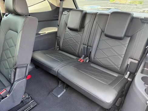 Used 2025 Volkswagen Atlas SE AWD/4WD image 32
