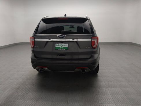 Used 2018 Ford Explorer XLT image 7