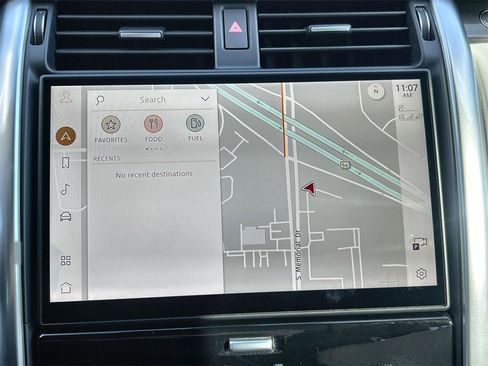 Used 2024 Land Rover Discovery Metropolitan Edition image 25